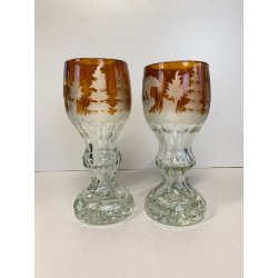 COPPIA CALICI CRISTALLO BOEMIA AMBRATO MOLATO SCENA CACCIA ORSO FAGIANO FORESTA
