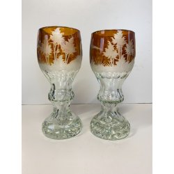 COPPIA CALICI CRISTALLO BOEMIA AMBRATO MOLATO SCENA CACCIA ORSO FAGIANO FORESTA