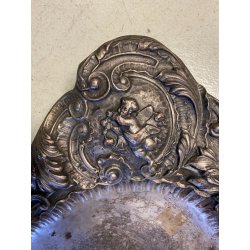ANTICO VASSOIO METALLO ARGENTATO CENTROTAVOLA DECORO BAROCCO BACCO PUTTI FOGLIE