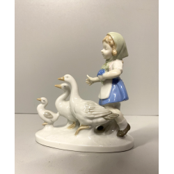 FIGURINA BAMBINA OCHE PORCELLANA GIRL WITH FLOWERS GOOSES Mod. 10685 VINTAGE '70