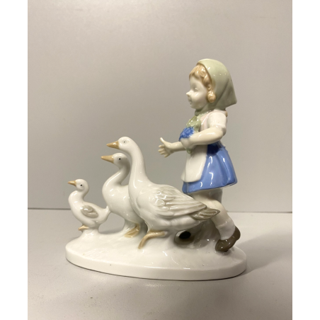 FIGURINA BAMBINA OCHE PORCELLANA GIRL WITH FLOWERS GOOSES Mod. 10685 VINTAGE '70
