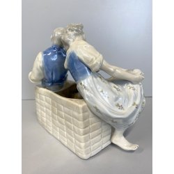 ANTICO VASO SCULTURA FIORIERA CENTROTAVOLA PORCELLANA FIGURE SCENA ROMANTICA 900