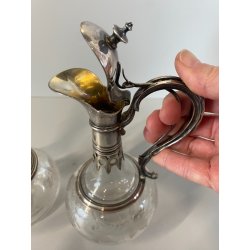 ANTICA COPPIA VERSATOIO AMPOLLA BOCCA METALLO ARGENTATO DECORO FOGLIATO 19 cm/h