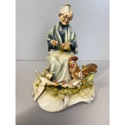 SCULTURA GRES CERAMICA A. Borsato FIGURA ANZIANA LAVORO A MAGLIA GALLO GALLINE
