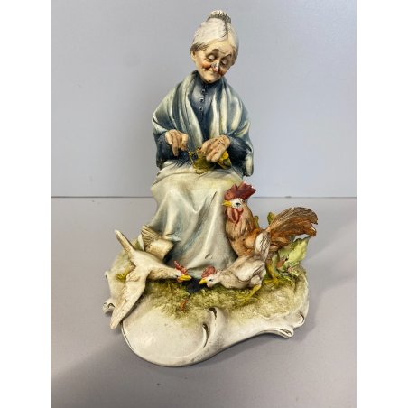 SCULTURA GRES CERAMICA A. Borsato FIGURA ANZIANA LAVORO A MAGLIA GALLO GALLINE