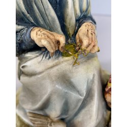SCULTURA GRES CERAMICA A. Borsato FIGURA ANZIANA LAVORO A MAGLIA GALLO GALLINE