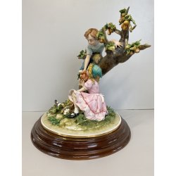 GRUPPO SCULTOREO CERAMICA Capodimonte B.M.G. ALBERO BIMBI RACCOLTA FRUTTA 29cm/h
