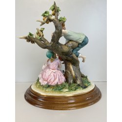 GRUPPO SCULTOREO CERAMICA Capodimonte B.M.G. ALBERO BIMBI RACCOLTA FRUTTA 29cm/h