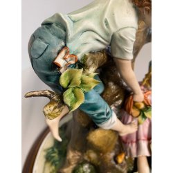 GRUPPO SCULTOREO CERAMICA Capodimonte B.M.G. ALBERO BIMBI RACCOLTA FRUTTA 29cm/h