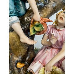 GRUPPO SCULTOREO CERAMICA Capodimonte B.M.G. ALBERO BIMBI RACCOLTA FRUTTA 29cm/h