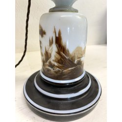 LAMPADA A PETROLIO ELETTRIFICATA VETRO OPALINO DECORO PAESAGGIO MAPPAMONDO 58 cm