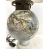 LAMPADA A PETROLIO ELETTRIFICATA VETRO OPALINO DECORO PAESAGGIO MAPPAMONDO 58 cm