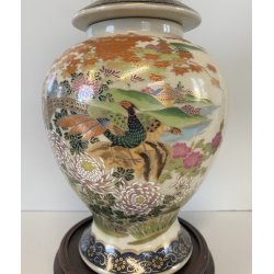 VASO con COPERCHIO PORCELLANA Satsuma JAPAN DECORO ISTORIATO PAVONI FIORI FOGLIE