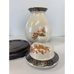 VASO con COPERCHIO PORCELLANA Satsuma JAPAN DECORO ISTORIATO PAVONI FIORI FOGLIE