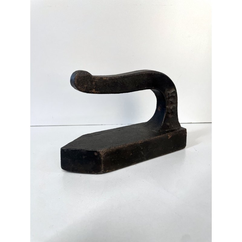 RARO ANTICO FERRO DA STIRO GHISA epoca 800 MONOBLOCCO misure 3.5 ATTREZZO SARTO