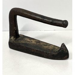 RARISSIMO ANTICO FERRO DA STIRO FORGIATO epoca '700 punta rialzata ATTREZZO