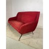 ANTICO DIVANO VINTAGE TESSUTO ROSSO ANNI 50 GAMBE OTTONE SOFA ITALIA DESIGN