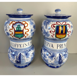 COPPIA VASI DERUTA MAIOLICA CERAMICA ALBARELLO DECORO DIPINTO BLU VASE COFFEINUM