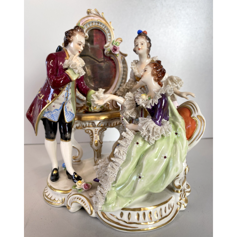 GRUPPO SCULTOREO PORCELLANA Capodimonte SCENA GALANTE DAME SPECCHIO GENTILUOMO