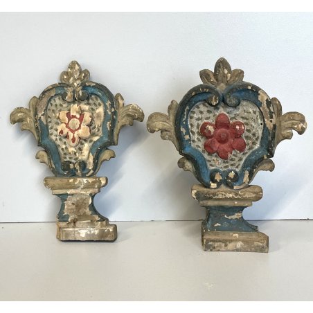 ANTICA COPPIA VASI D'ALTARE DECORO FLOREALE FREGI LEGNO EPOCA 1800