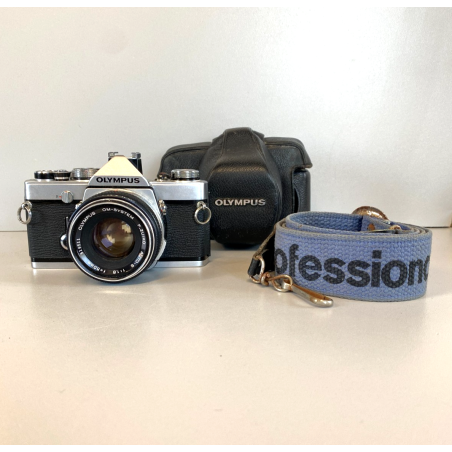 OLIMPUS OM-1 FOTOCAMERA REFLEX pellicola 35 mm NERA OBIETTIVO G.Zuiko 50 mm