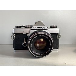 OLIMPUS OM-1 FOTOCAMERA REFLEX pellicola 35 mm NERA OBIETTIVO G.Zuiko 50 mm