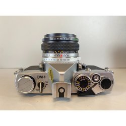 OLIMPUS OM-1 FOTOCAMERA REFLEX pellicola 35 mm NERA OBIETTIVO G.Zuiko 50 mm