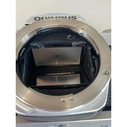 OLIMPUS OM-1 FOTOCAMERA REFLEX pellicola 35 mm NERA OBIETTIVO G.Zuiko 50 mm