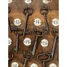 antica BACHECA da PARETE NUMERATA con 42 CHIAVI scheletriche in FERRO BATTUTO