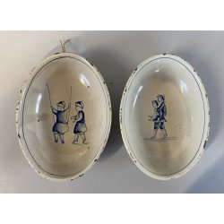 ANTICA COPPIA CIOTOLA OVALE  DECORO di GENERE SMALTO BLU BIMBI che GIOCANO '900