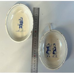 ANTICA COPPIA CIOTOLA OVALE  DECORO di GENERE SMALTO BLU BIMBI che GIOCANO '900