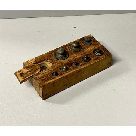 ANTICO SET PESI per BILANCIA di precisione con BASAMENTO in LEGNO