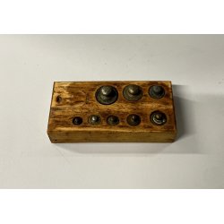 ANTICO SET PESI per BILANCIA di precisione con BASAMENTO in LEGNO