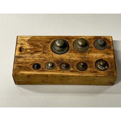 ANTICO SET PESI per BILANCIA di precisione con BASAMENTO in LEGNO