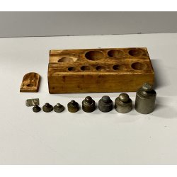 ANTICO SET PESI per BILANCIA di precisione con BASAMENTO in LEGNO