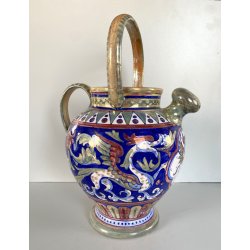 BROCCA GLOBULARE MANICO MAIOLICA LUSTRO METALLICO DECORO MOTIVO GRIFONI 33cm/h