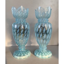 COPPIA VASO VITTORIANO VETRO OPALINO AZZURRO DECORO PAESAGGIO BOSCHIVO COROLLA