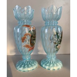 COPPIA VASO VITTORIANO VETRO OPALINO AZZURRO DECORO PAESAGGIO BOSCHIVO COROLLA