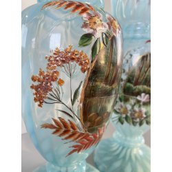 COPPIA VASO VITTORIANO VETRO OPALINO AZZURRO DECORO PAESAGGIO BOSCHIVO COROLLA