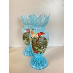 COPPIA VASO VITTORIANO VETRO OPALINO AZZURRO DECORO PAESAGGIO BOSCHIVO COROLLA