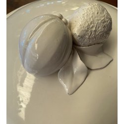 GRANDE CENTROTAVOLA COPERCHIO CERAMICA Bassano SMALTO BIANCO DECORO FRUTTA ø48cm