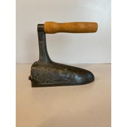 ANTICO FERRO DA STIRO BRONZO INSERTO GHISA DECORO DRAGORILIEVO MANICO LEGNO '800
