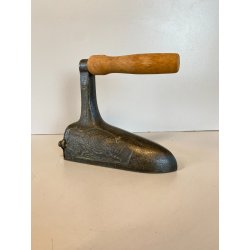 ANTICO FERRO DA STIRO BRONZO INSERTO GHISA DECORO DRAGORILIEVO MANICO LEGNO '800
