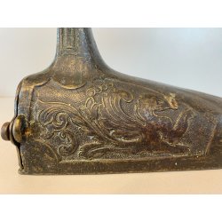 ANTICO FERRO DA STIRO BRONZO INSERTO GHISA DECORO DRAGORILIEVO MANICO LEGNO '800