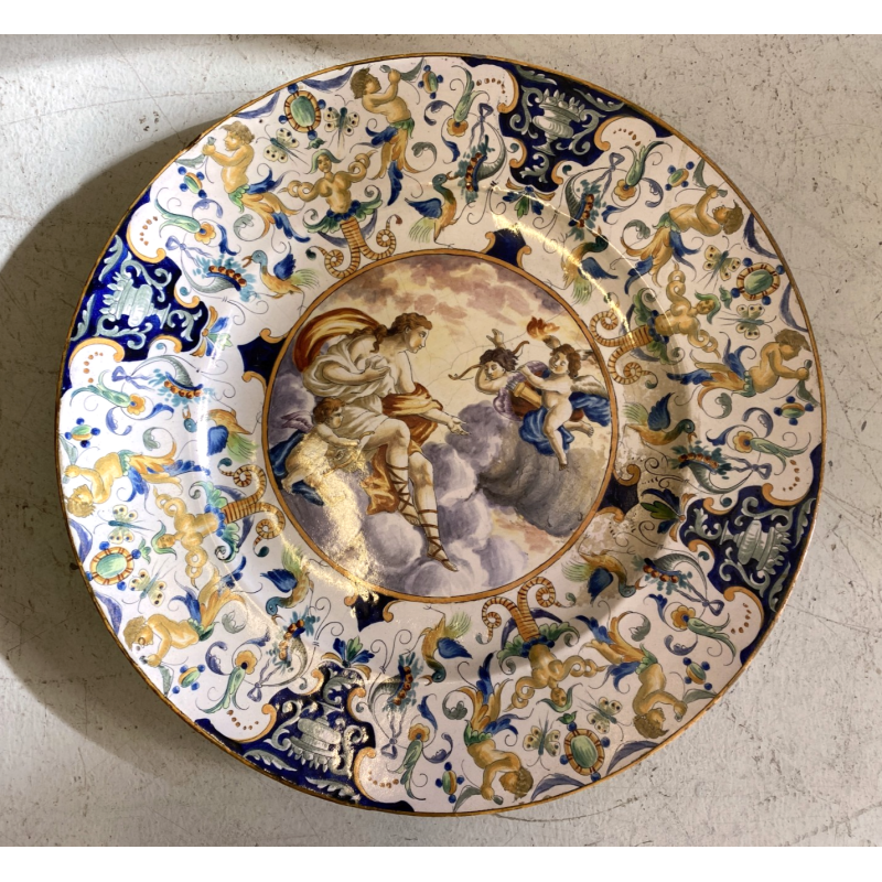 ANTICO PIATTO PARATA MAIOLICA POLICROMA SCENA MITOLOGICA DECORO GROTTESCHE ø52cm
