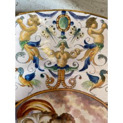 ANTICO PIATTO PARATA MAIOLICA POLICROMA SCENA MITOLOGICA DECORO GROTTESCHE ø52cm