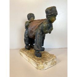 SCULTURA TERRACOTTA POLICROMA SCENA GENERE BAMBINI TRASPORTO GRANDE SACCO '900
