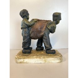 SCULTURA TERRACOTTA POLICROMA SCENA GENERE BAMBINI TRASPORTO GRANDE SACCO '900