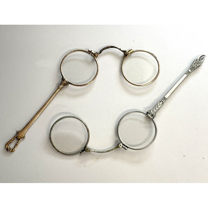 coppia antichi OCCHIALI LORGNETTE MANICO pieghevoli METALLO dorato argentato XIX