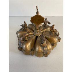 ANTICO CONTENITORE PORTA SPEZIE POLVERE kumkum INDIANO DECORO PAVONE OTTONE